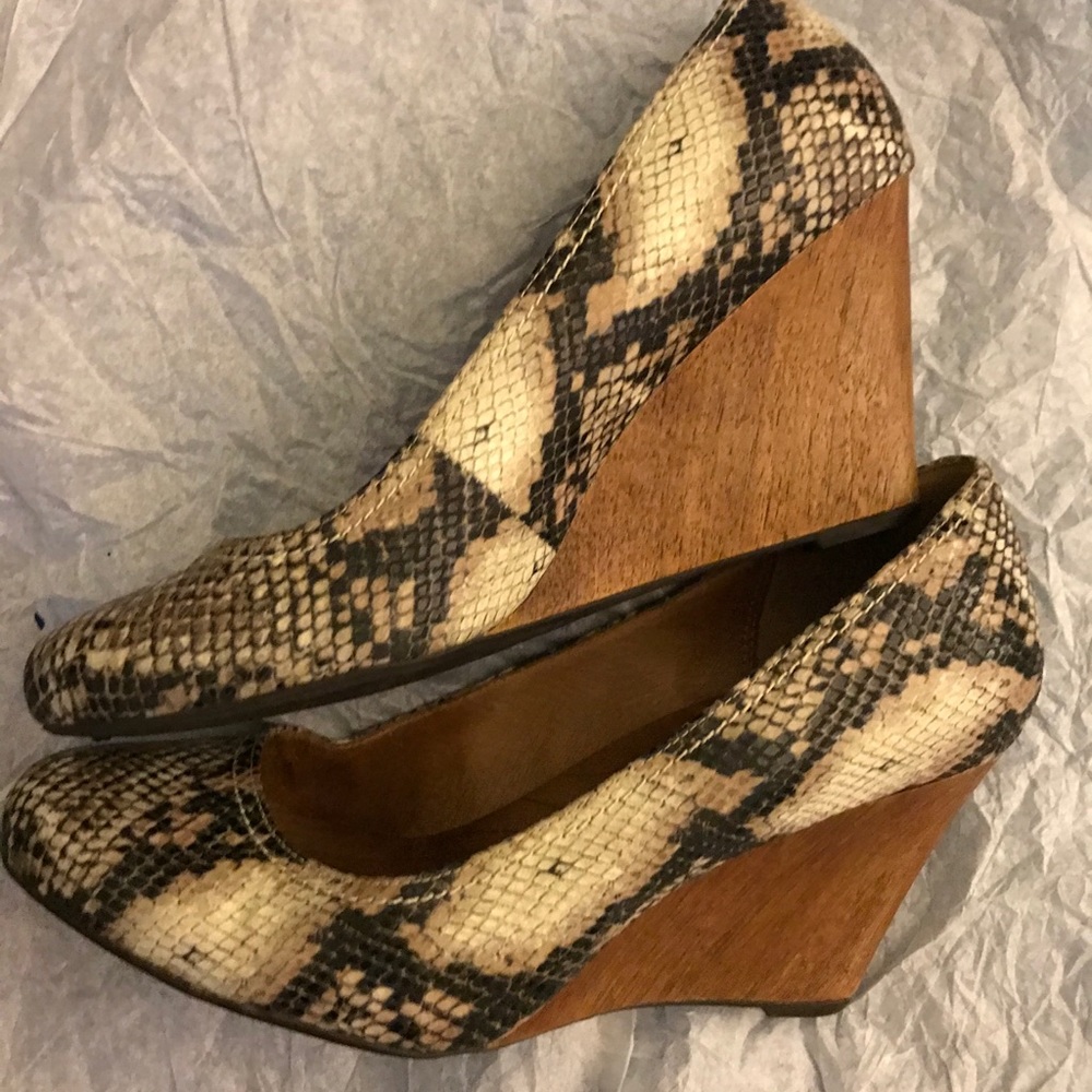 Used Clark’s shoes. Size 10.